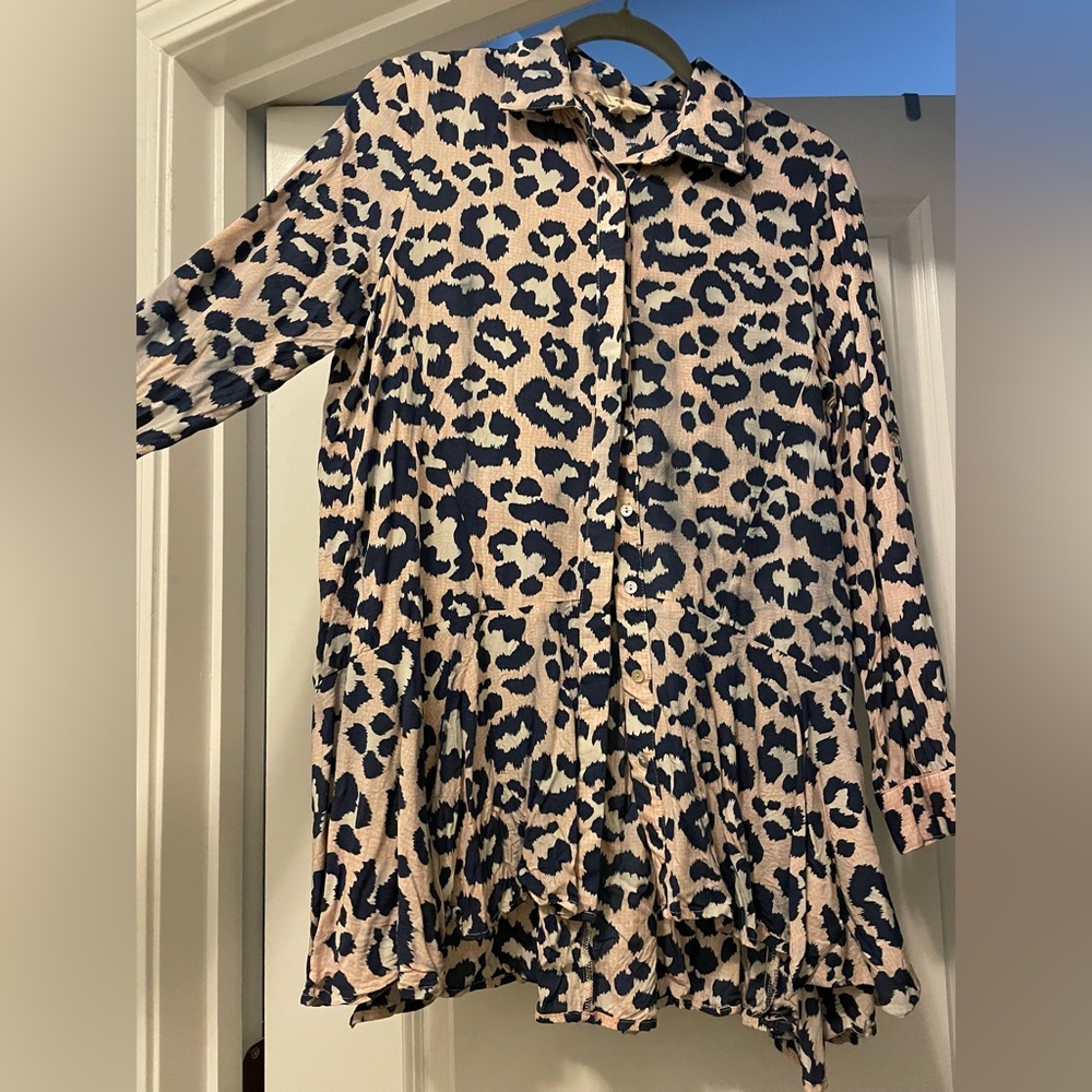Entro Medium Navy + Pale Pink Leopard tunic